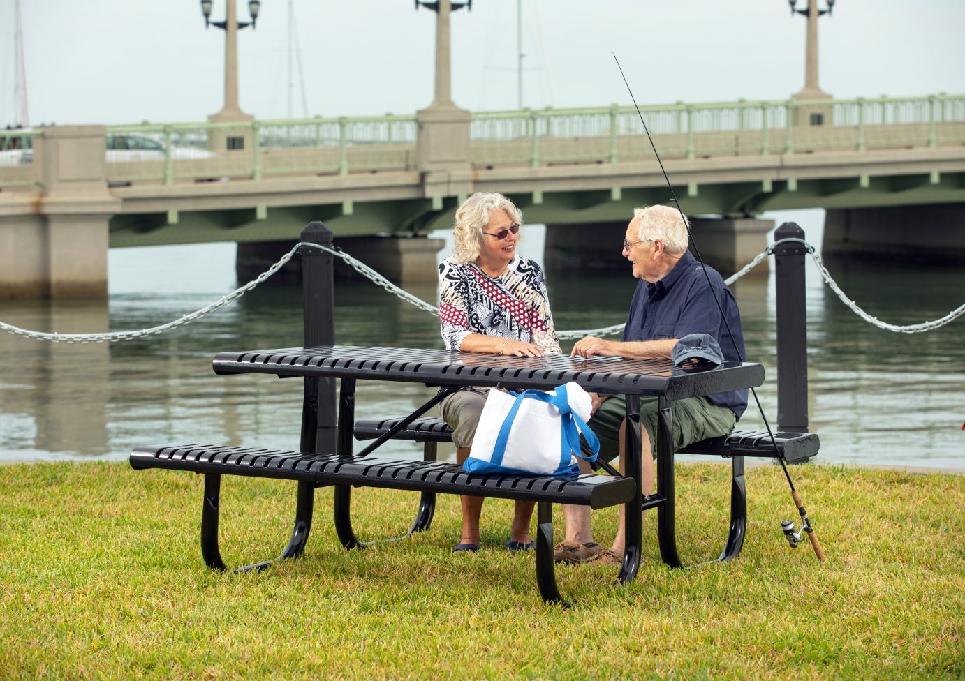 Oxford Table | WillyGoat Playground & Park Equipment